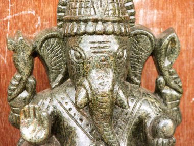 Lord Ganesha 'nın el sanatları atölyesindeki heykeli..