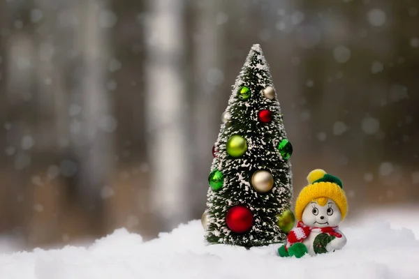 Miniature Toy Decorated New Year Tree Little Cute Ceramic Snowman — Stock Photo, Image