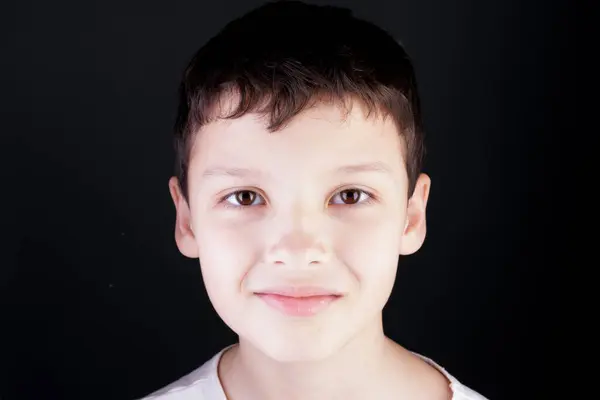 Крупный План Портрета Мальчика Каштановыми Волосами Глазами Световая Схема Змея Стоковое Фото