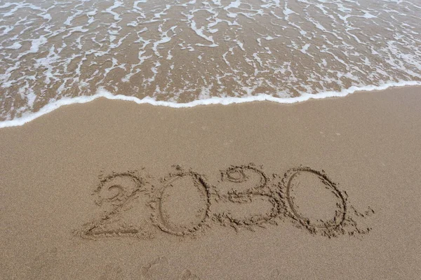 Neujahr 2030 Den Sand Geschrieben Einem Strand Mit Meereswellen Hintergrund — Stockfoto