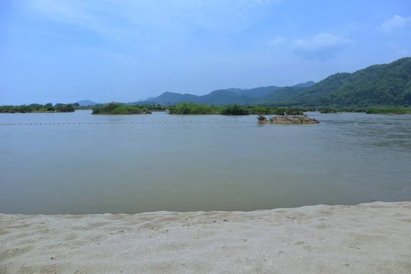 Krajobraz Rzeki Mekong Laosie Widok Plażę Palmę Tłem Rzeki Koncepcja — Zdjęcie stockowe