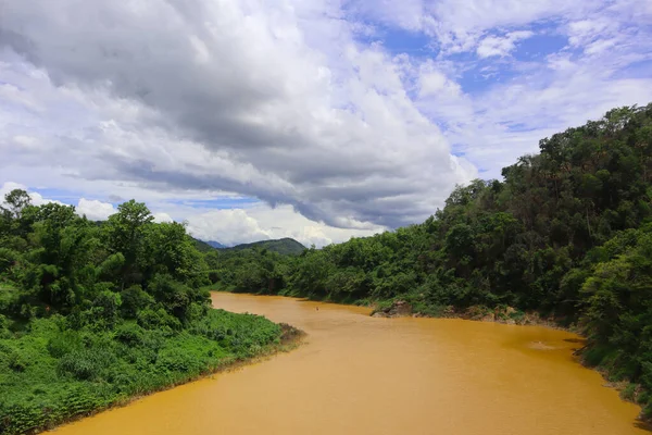Vista Del Río Temporada Lluvias Fluye Través Del Bosque Las —  Fotos de Stock