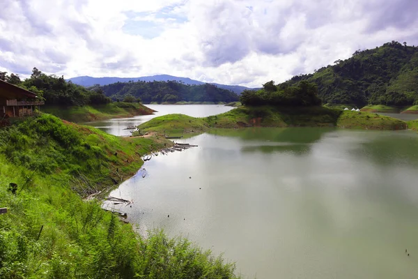 Widok Zaporę Nam Lik Piękną Zieloną Górę Muang Fuang Laos — Zdjęcie stockowe