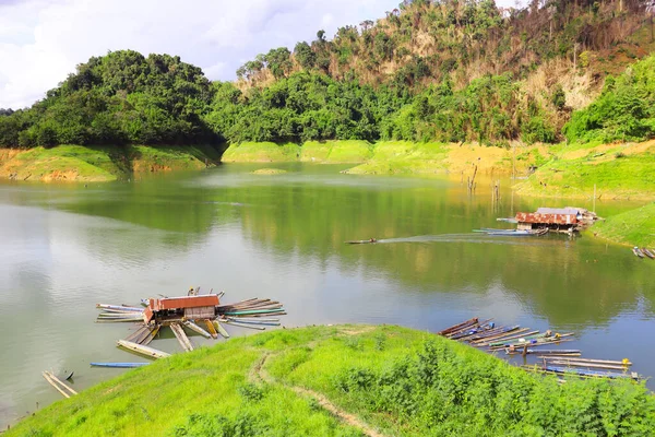 Widok Jezioro Opuszczonych Łodzi Rybackich Góry Muang Fuang Laos — Zdjęcie stockowe