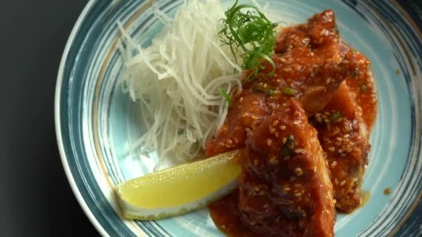 Κορεάτικο Τηγανητό Κοτόπουλο Σάλτσα Δράκου — Αρχείο Βίντεο