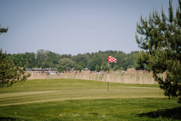 Bandera Cuadros Roja Blanca Campo Golf —  Fotos de Stock