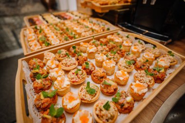 Tuzlu farklı tart şenlikli atıştırmalık.