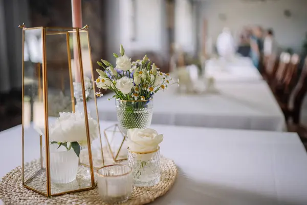 Fresh Flowers Vase Table Wedding Floral Arrangment Reception Roses Peonies — Stock Photo, Image
