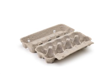 Beyaz arkaplanda izole edilmiş yumurtalar için boş kutu