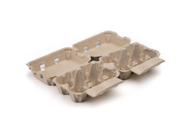 Beyaz arkaplanda izole edilmiş yumurtalar için boş kutu