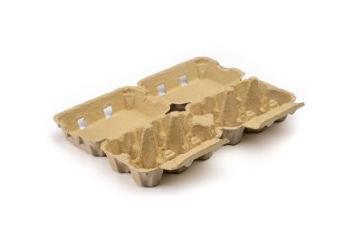 Beyaz arkaplanda izole edilmiş yumurtalar için boş kutu