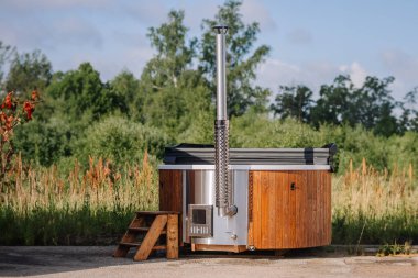 Tahta havuz, jakuzi, jakuzi.