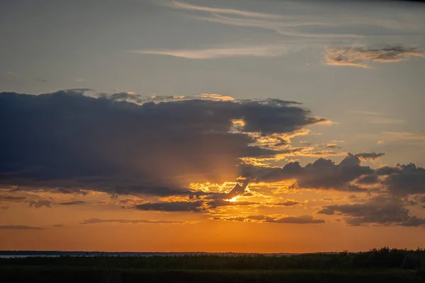 Красивое Красочное Драматическое Небо Облаками Закате Восходе Солнца — стоковое фото