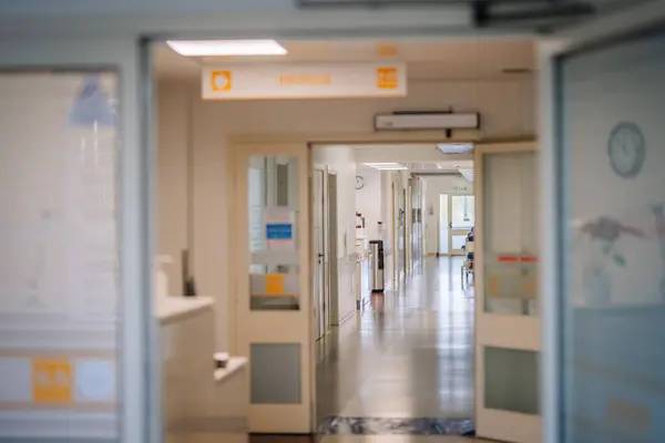 Hastane Zemin Katı Boş Hastane Koridoru — Stok fotoğraf