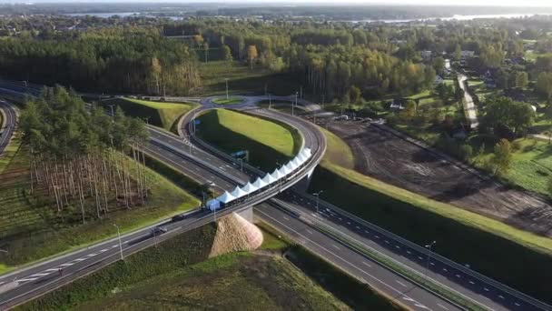 Wiadukt Samochodowy Betonowych Podporach Nowa Infrastruktura Drogowa Zapobieganie Korkom Nowa — Wideo stockowe