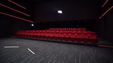 Sinema ve eğlence, televizyon şovu için boş kırmızı sinema koltukları ve film endüstrisi üretimi. Yüksek kalite 4k görüntü