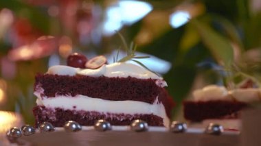 Kırmızı pasta Çilek kremalı pasta