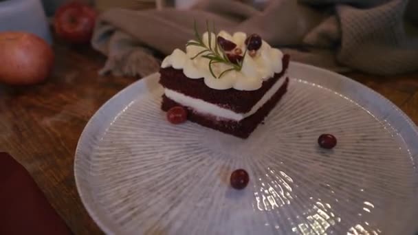 赤いケーキ イチゴ クリーム ケーキ — ストック動画