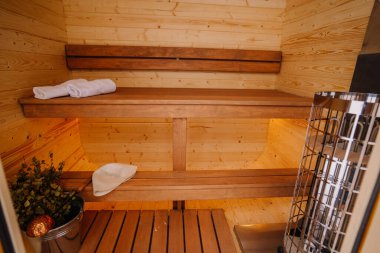 Küçük ev ahşap sauna, spa odası. Sıcak bir saunada rahatla..