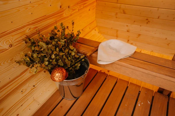 Küçük ev ahşap sauna, spa odası. Sıcak bir saunada rahatla..