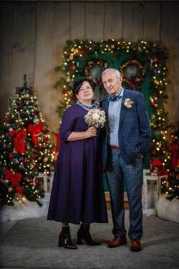 Düğünlerde yeni evliler, Noel süslemeleri