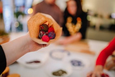 Kese kağıdında çikolatalı trüf.