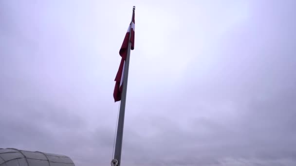 Lettisk Flagga Masten — Stockvideo