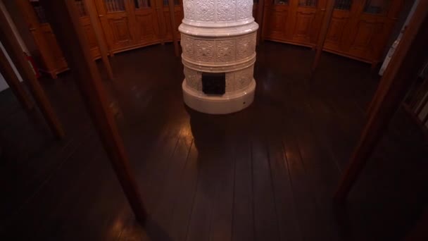 Oven Putih Tengah Ruangan Kastil Abad Pertengahan — Stok Video