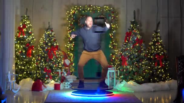 Чоловік Кулі Час Фотошоп Привабливість Позує Танцює Ствол Рулон Повільний — стокове відео