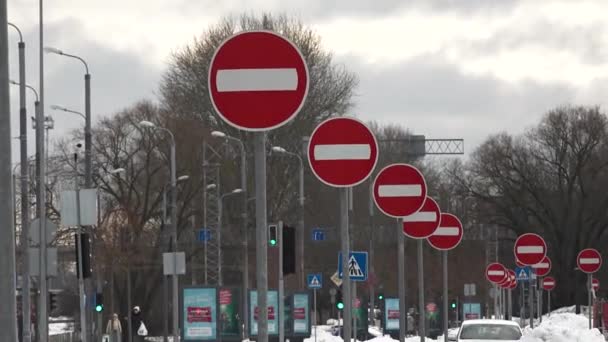 Repetitive Pattern Entry Traffic Signs Decreasing Size Giving Perspective Effect — Stock Video