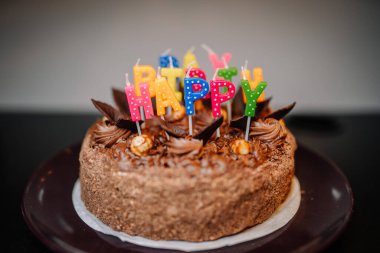 Çikolatalı pasta, üzerinde 