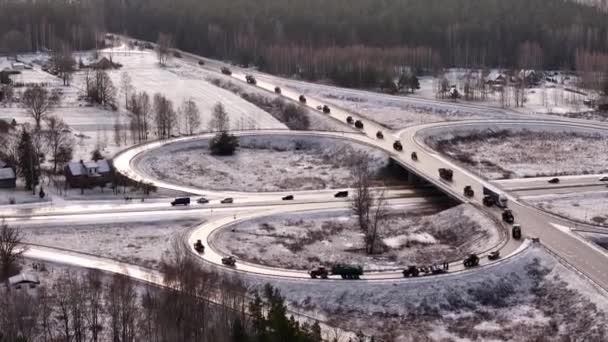 Вальєра Латвія Січня 2024 Вид Повітря Круговому Перехресті Колоною Тракторів — стокове відео