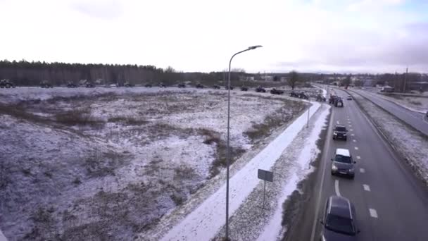 Valmiera Letland Februari 2024 Een Karavaan Trekkers Vrachtwagens Een Besneeuwde — Stockvideo