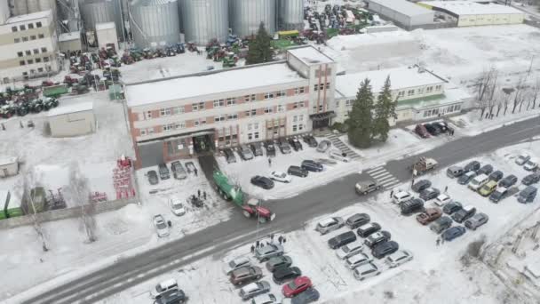 Valmiera Lettország 2024 Február Traktorok Teherautók Karavánja Télen Felhős Alatt — Stock videók