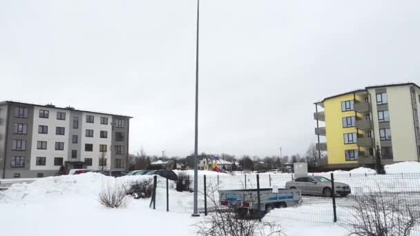 Sigulda Latvia Februari 2024 Bangunan Apartemen Modern Daerah Perumahan Dengan — Stok Video