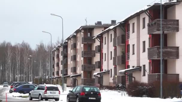 Sigulda Letonya Şubat 2024 Park Etmiş Arabaları Zeminde Kar Olan — Stok video