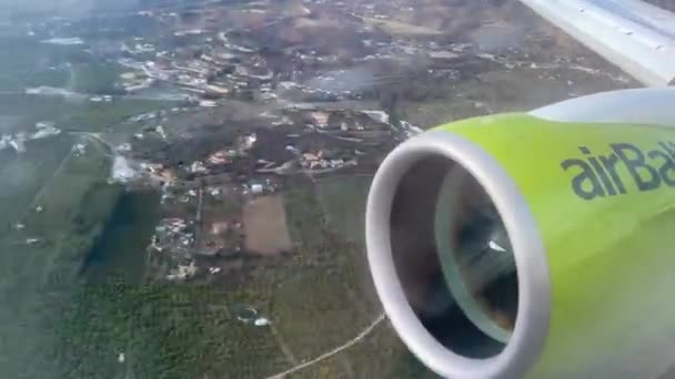 Sotogrande Spanyolország 2024 Január Légi Felvétel Egy Zöld Motorborítású Repülőgépről — Stock videók