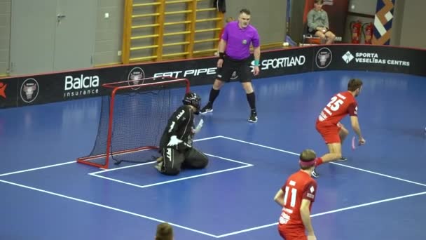 Valmiera Latvia March 2024 Floorball Goalie Crouching Net Referee Nearby — Stock Video