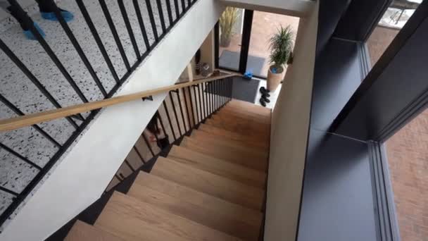 Cesis Lettország Február 2024 Felülnézet Egy Modern Lépcső Fából Készült — Stock videók