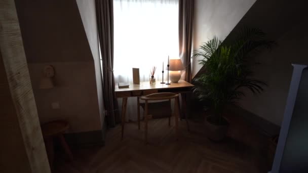 Cesis Latvia Februari 2024 Sudut Kerja Yang Nyaman Dengan Meja — Stok Video