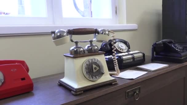 Incukalns Lettország 2024 Március Vintage Telefonok Gyűjteménye Egy Fából Készült — Stock videók