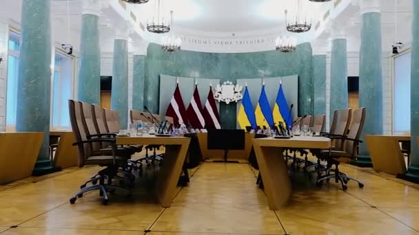 Riga Letonia Abril 2024 Una Majestuosa Sala Reuniones Con Una — Vídeos de Stock
