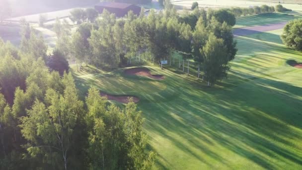 Valmiera Letônia Agosto 2023 Campo Golfe Iluminado Pelo Sol Com — Vídeo de Stock