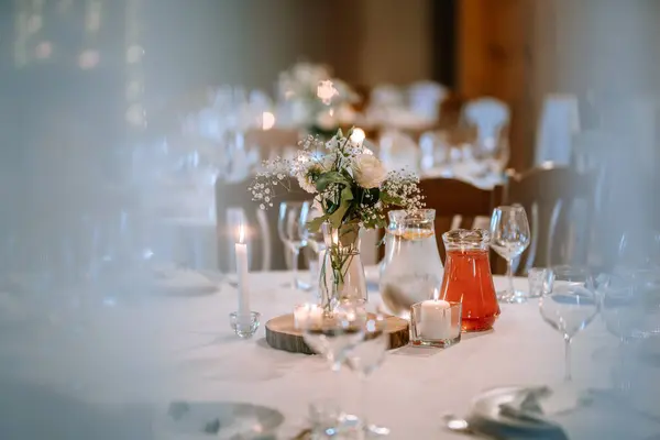 Valmiera Latvia August 2023 Close View Wedding Reception Table Floral Foto Stock