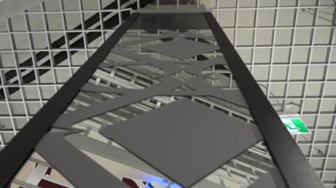 Valmiera, Letonya - Nisan 23, 2025 - Bir alışveriş merkezinin iç kısımlarındaki dekoratif metal sütunların geometrik kesim desenleri, şebeke tavanı, görünür havalandırma ve aydınlatma elementleri.