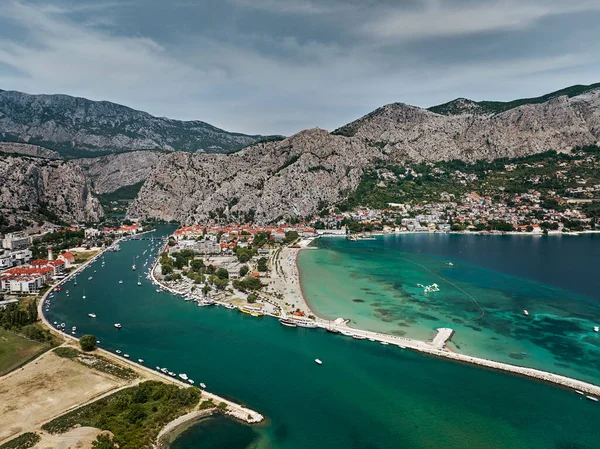 Город Оми Хорватии Заднем Плане — стоковое фото