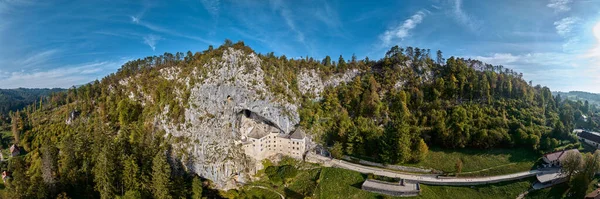 Castelo Predjama Eslovénia — Fotografia de Stock
