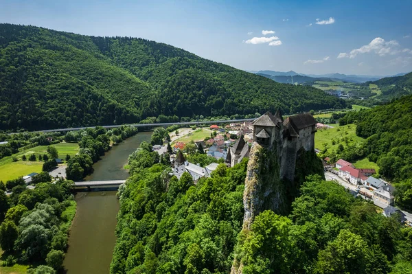 Orava Castle Σλοβακία Ένα Ψηλό Βράχο Πάνω Από Τον Ποταμό — Φωτογραφία Αρχείου