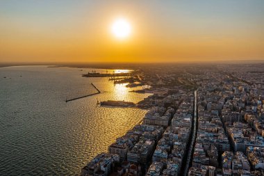 Arka planda Yunanistan 'ın Selanik kenti