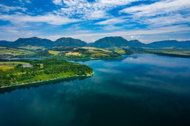 Liptovska Mara yakınlarındaki Bakire Meryem Kilisesi, Slovakya